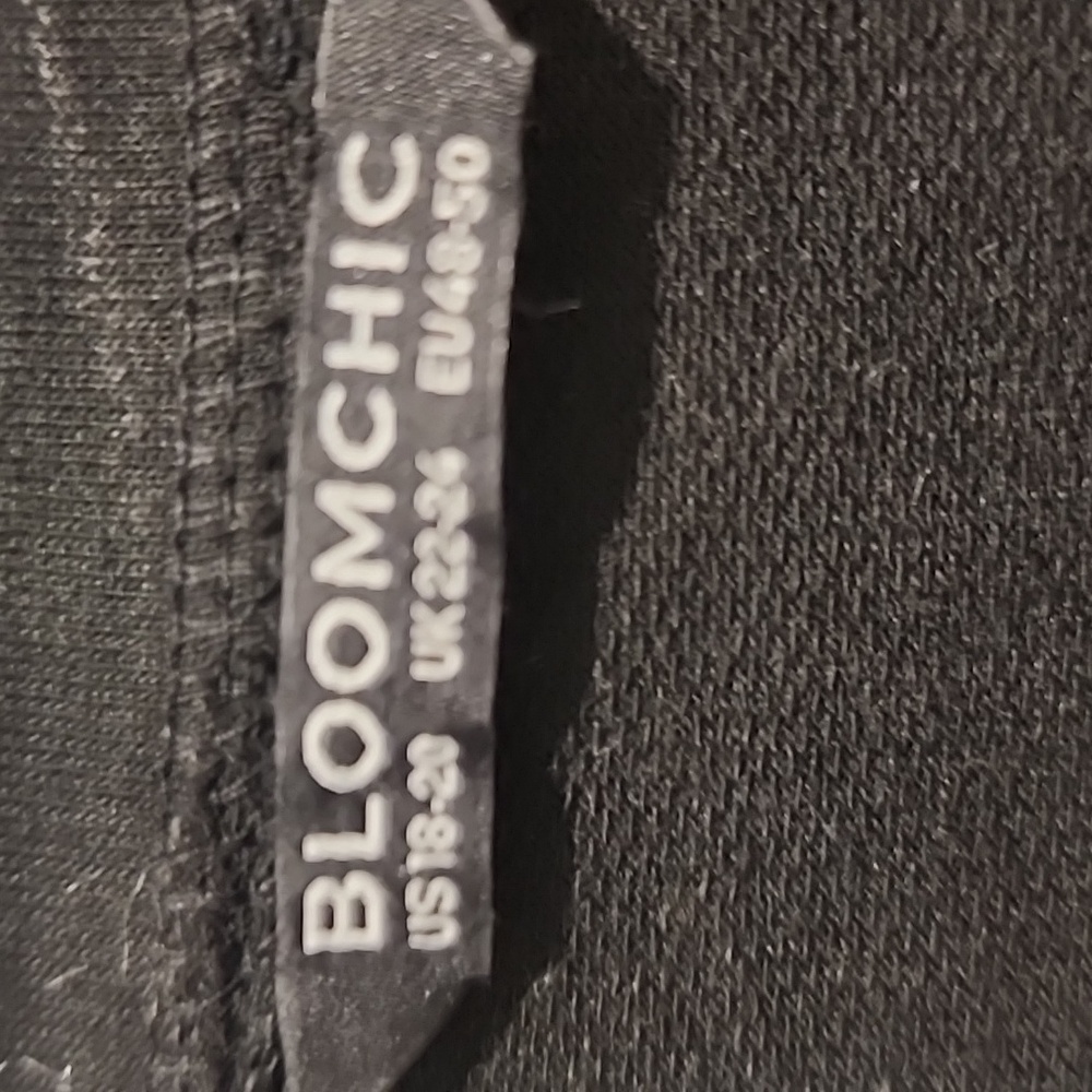 NEW Bloomchic black sweatshirt with geometric print sleeves 2x - Picture 4 of 5
